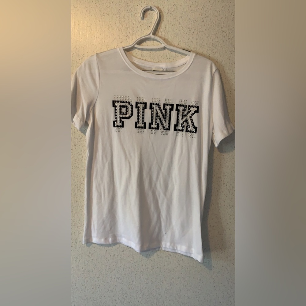 Pet free smoke free home. Never worn zero stains.
